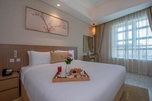 Deluxe Three Bedroom Apartment Near Al Rigga Metro 0 Luxury Bookings