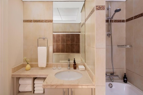 1 Bedroom Business Suite Near Internet City Metro 7 Luxury Bookings