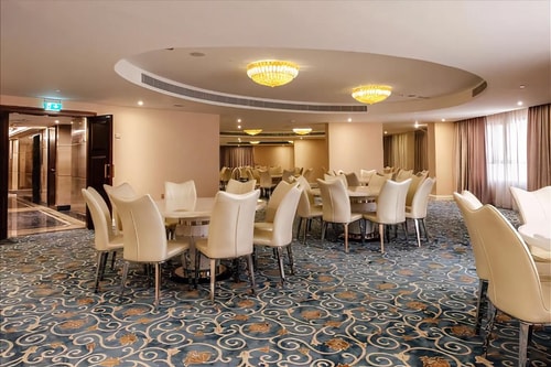 King Room in Al Majaz Sharjah by Luxury Bookings 8 Luxury Bookings