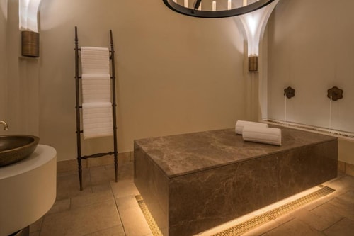 Deluxe Room Near Sharjah Art Museum 9 Luxury Bookings
