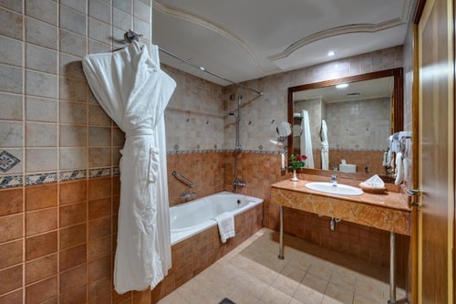 Deluxe Double or twin room Near Al Khan Beach 4 Luxury Bookings