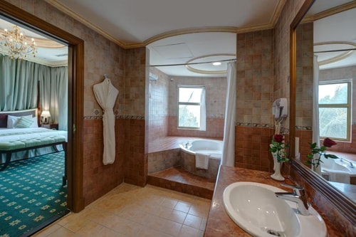 Executive Suite Near Al Khan Beach Sharjah 8 Luxury Bookings