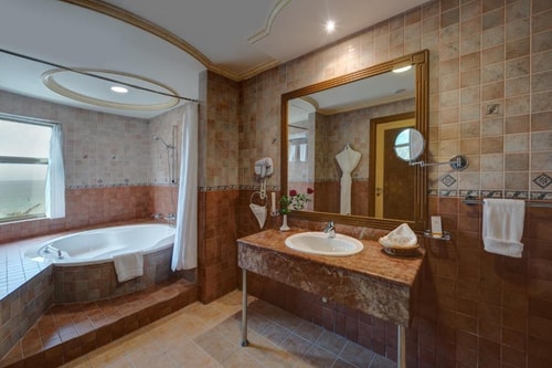 Executive Suite Near Al Khan Beach Sharjah 9 Luxury Bookings