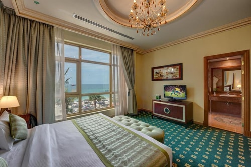 Executive Suite Near Al Khan Beach Sharjah 4 Luxury Bookings