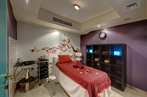 Executive Suite Near Al Khan Beach Sharjah 12 Luxury Bookings