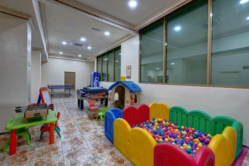 Executive Suite Near Al Khan Beach Sharjah 14 Luxury Bookings