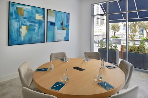 Deluxe Room Near creek Marina Yacht Cub 8 Luxury Bookings