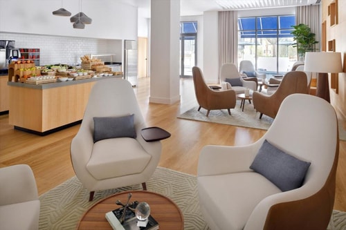 Deluxe Room Near creek Marina Yacht Cub 9 Luxury Bookings