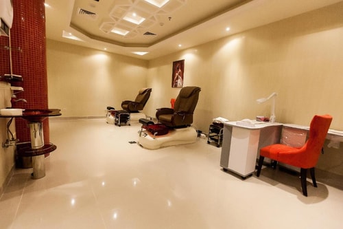 Deluxe Suite Near American School 5 Luxury Bookings