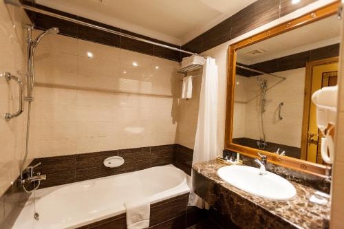 Deluxe Suite Near American School 2 Luxury Bookings