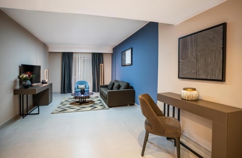 Executive Suite Near Nakheel Osais 3 Luxury Bookings