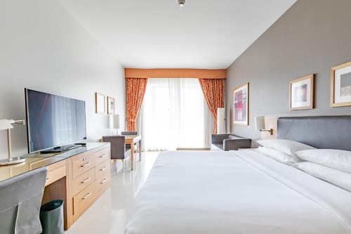 Classic King Room Near Sharaf DG Metro 1 Luxury Bookings