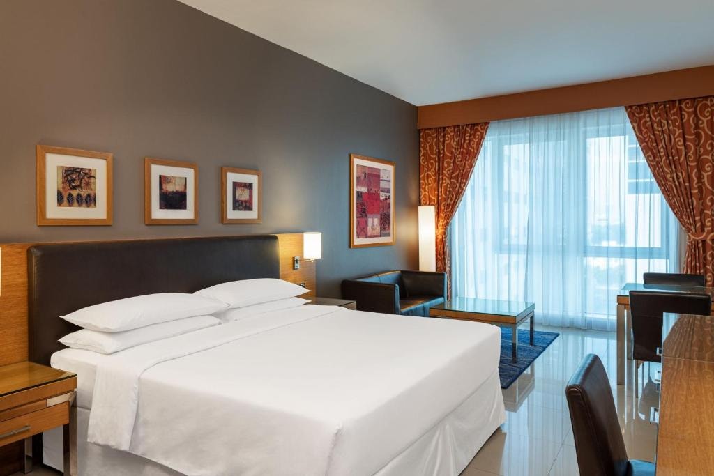 Classic King Room Near Sharaf DG Metro Luxury Bookings