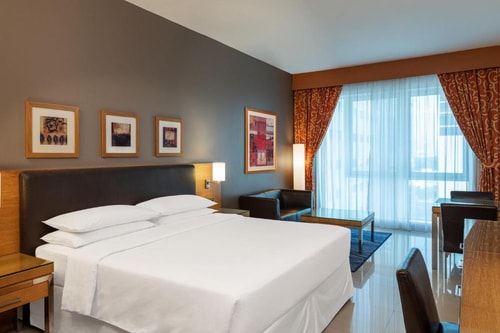 Classic King Room Near Sharaf DG Metro 0 Luxury Bookings