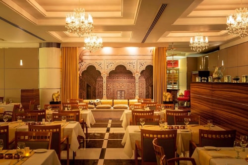 Classic King Room Near Sharaf DG Metro 10 Luxury Bookings
