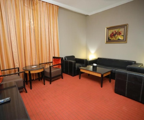 Family Room Near Sharjah Corniche 6 Luxury Bookings
