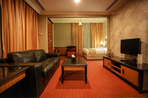 Family Room Near Sharjah Corniche 7 Luxury Bookings