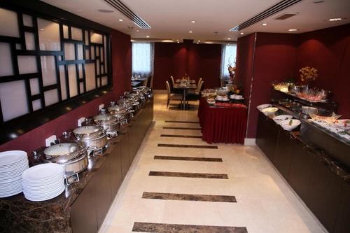 Deluxe King Room Near Sharjah Corniche 6 Luxury Bookings