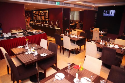 Deluxe King Room Near Sharjah Corniche 7 Luxury Bookings