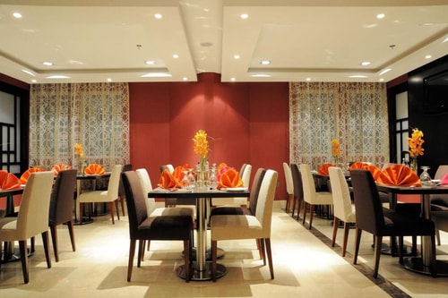 Deluxe King Room Near Sharjah Corniche 8 Luxury Bookings