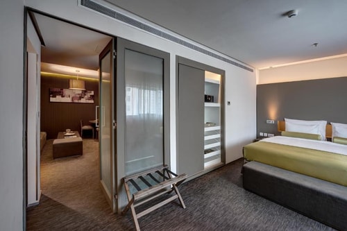 Family Suite Two Bedroom Near Al Nakheel Oasis 10 Luxury Bookings