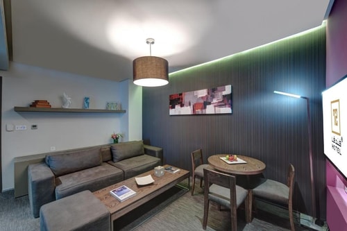 Family Suite Two Bedroom Near Al Nakheel Oasis 14 Luxury Bookings