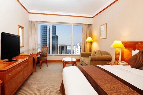 Superior King Room Near Al Majaz Waterfront 1 Luxury Bookings