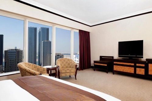 Superior King Room Near Al Majaz Waterfront 3 Luxury Bookings
