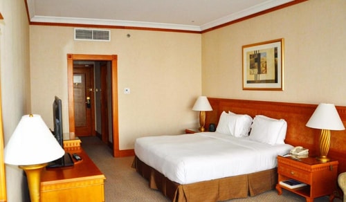 Superior King Room Near Al Majaz Waterfront 5 Luxury Bookings