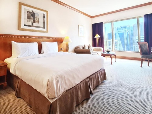 Superior King Room Near Al Majaz Waterfront 4 Luxury Bookings
