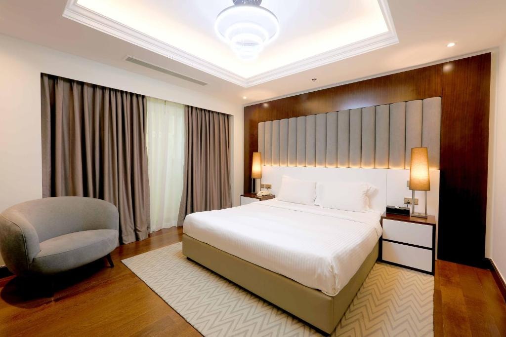 Three Bedroom Suite Near financial Center Metro. Luxury Bookings