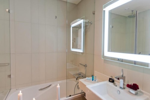 Superior Room Near Rabdan Bawabat Park 3 Luxury Bookings