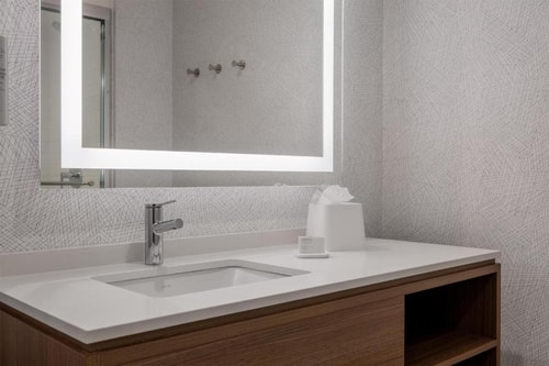 King Studio Suite Near To Toyota Center HOU 4 Luxury Bookings