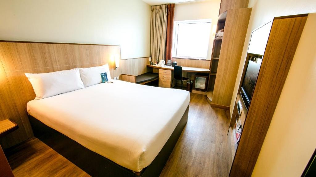 Standard Room Near Mashreq Metro Station Luxury Bookings