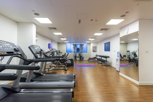 Family Room Near Abu Dhabi International Airport 3 Luxury Bookings