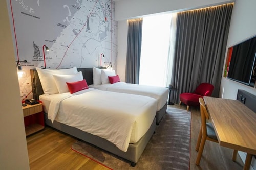 Superior King Or Twin Room Near Jaddaf Water Front 2 Luxury Bookings