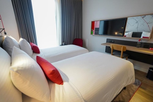 Superior King Or Twin Room Near Jaddaf Water Front 3 Luxury Bookings