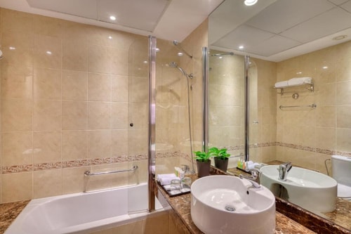 Standard Room Near Sharaf DG Metro Station Dubai 3 Luxury Bookings