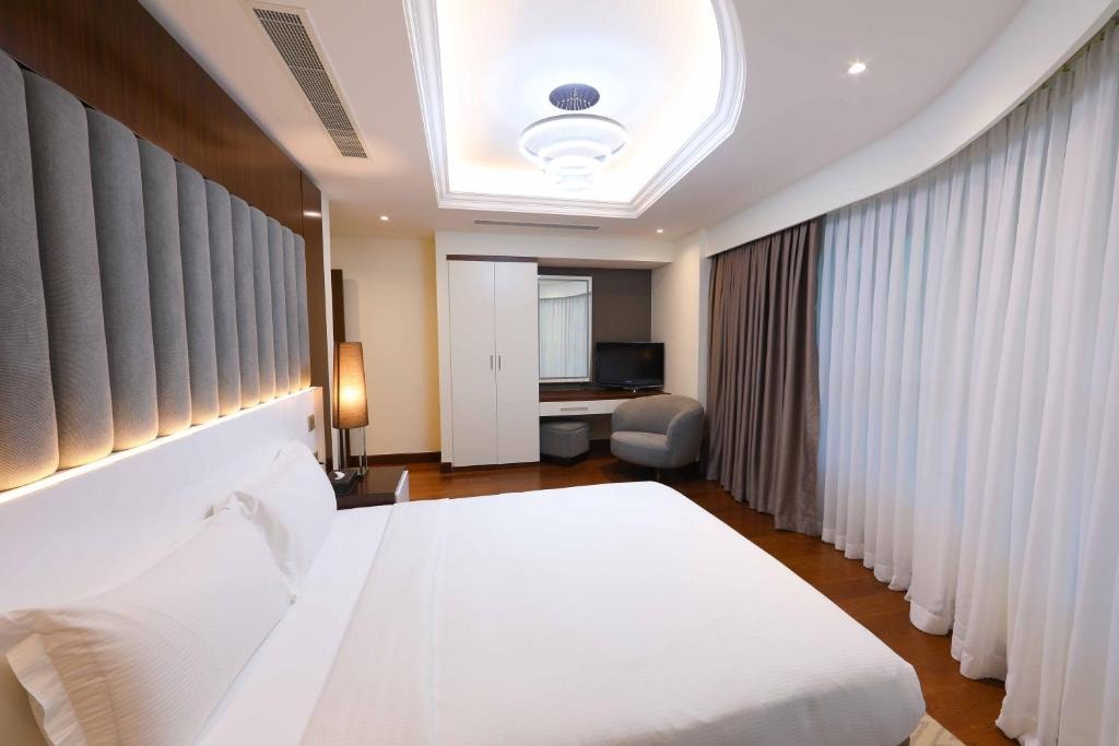 Four Bedroom Apartment Near Financial Centre Metro Ad Luxury Bookings