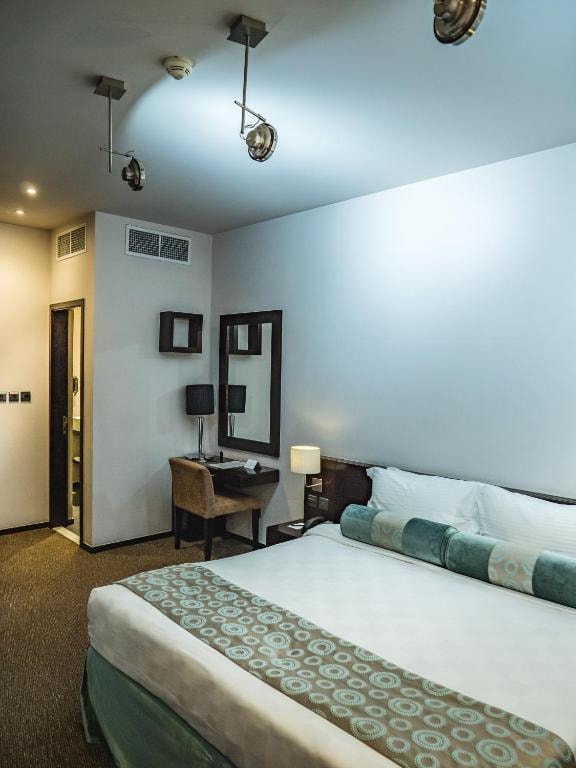 One Bedroom Apartment In Marina By Luxury Bookings Luxury Bookings
