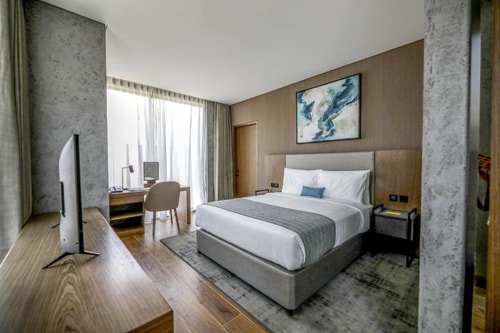 One Bedroom Queen Suite Near Gold Souk Metro Ab 4 Luxury Bookings