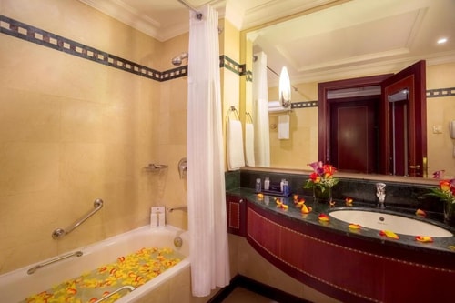 Deluxe Room Near Capital Park By Luxury Bookings 3 Luxury Bookings