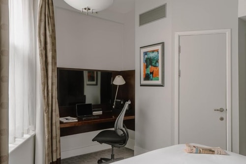 Small Queen Room Near Trafalgar Square LON 3 Luxury Bookings