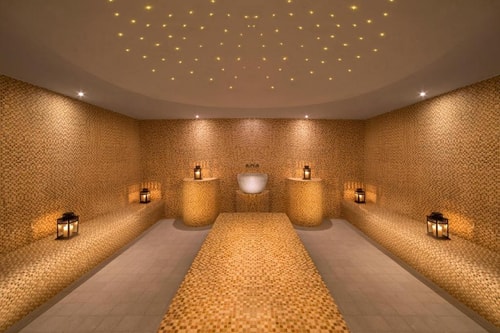 Superior King Room Near by  Formal Park 9 Luxury Bookings