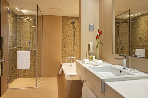 Studio Suite Apartment Near Mashreq Metro AB 3 Luxury Bookings