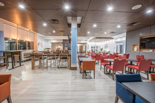 Standard King Room Near Nexus Hospital HOU 9 Luxury Bookings