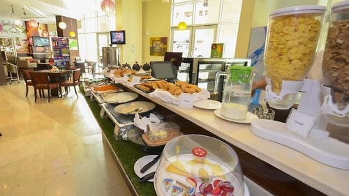 Fully Furnished Studio Apartment Near Garden Metro 15 Luxury Bookings