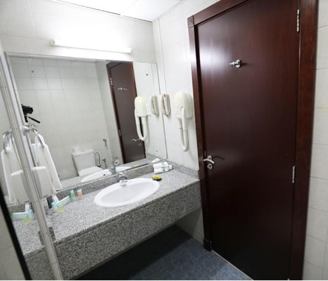 One Bedroom Apartment Walk from Gardens Metro 10 Luxury Bookings