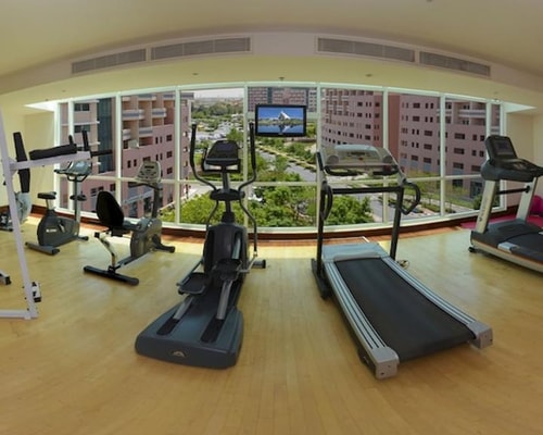 Studio Apartment with All Amenities Walk to Metro 17 Luxury Bookings