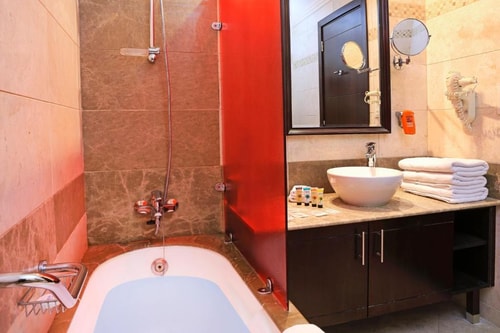 1 Bedroom Apartment Near Mashreq Metro Station Aj 11 Luxury Bookings